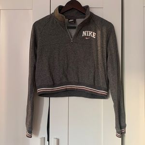 Nike cropped sweater. Size small. Perfect condition, worn a few times.